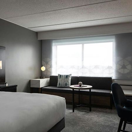 The Baronette Renaissance Detroit-Novi Hotel Экстерьер фото