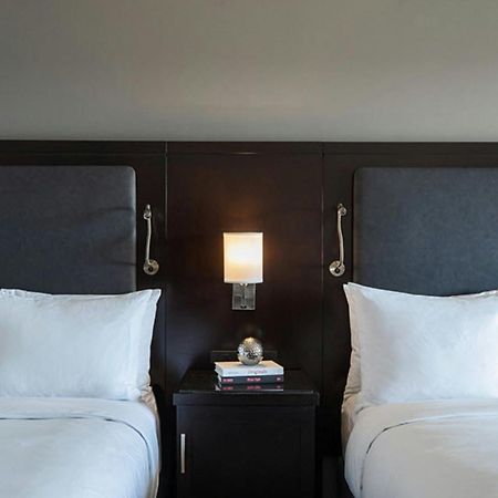 The Baronette Renaissance Detroit-Novi Hotel Экстерьер фото