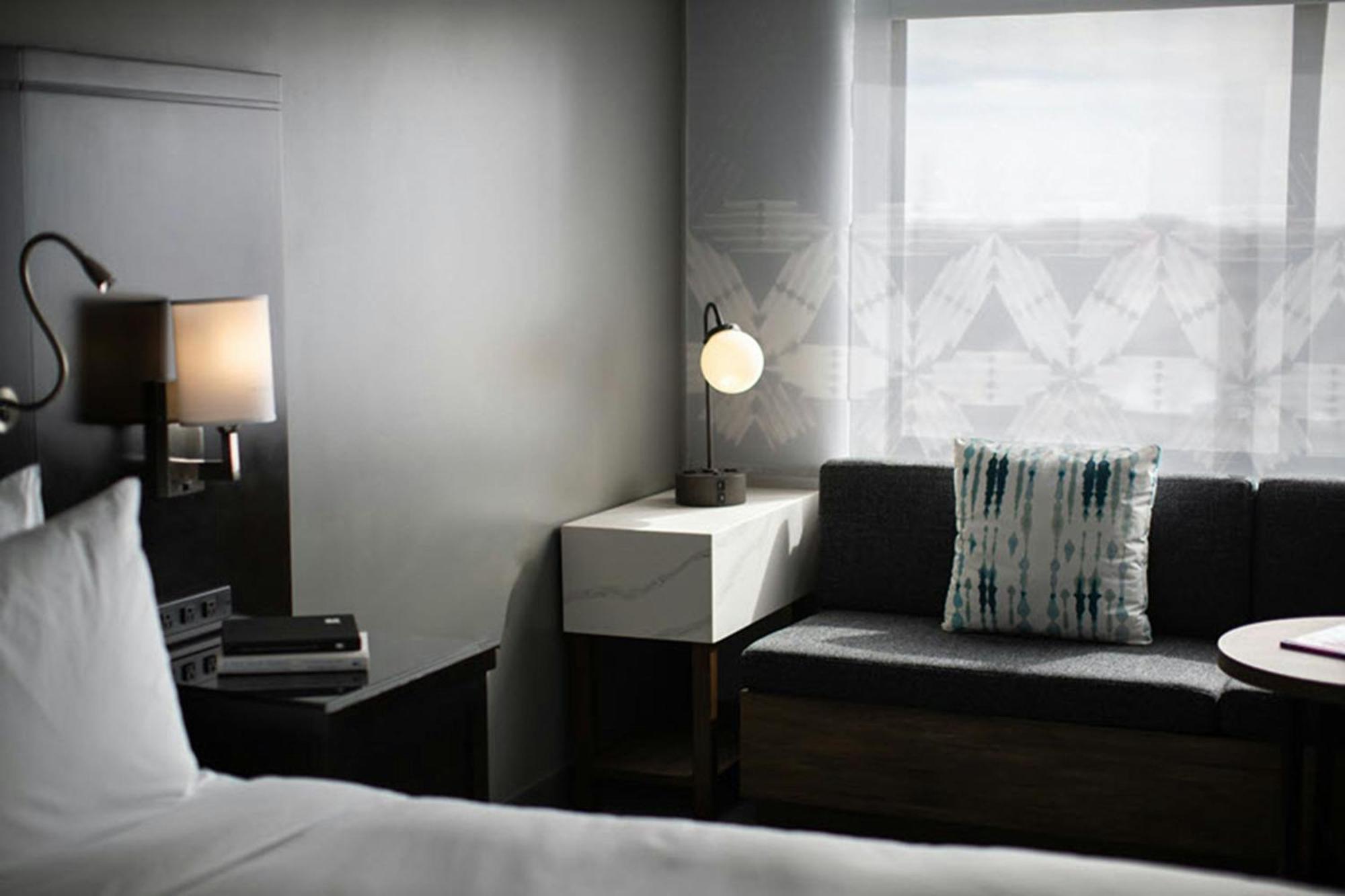 The Baronette Renaissance Detroit-Novi Hotel Экстерьер фото