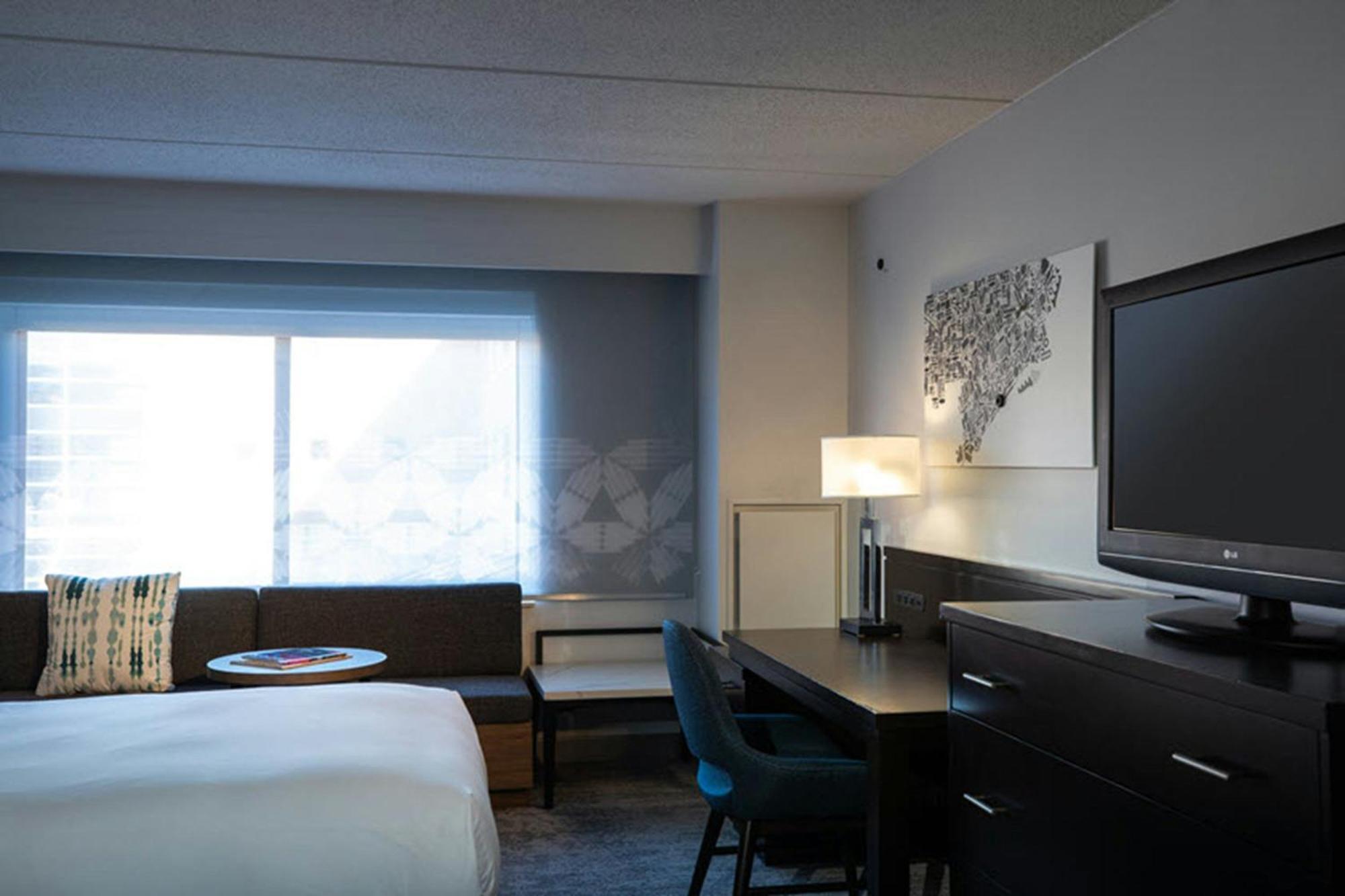 The Baronette Renaissance Detroit-Novi Hotel Экстерьер фото
