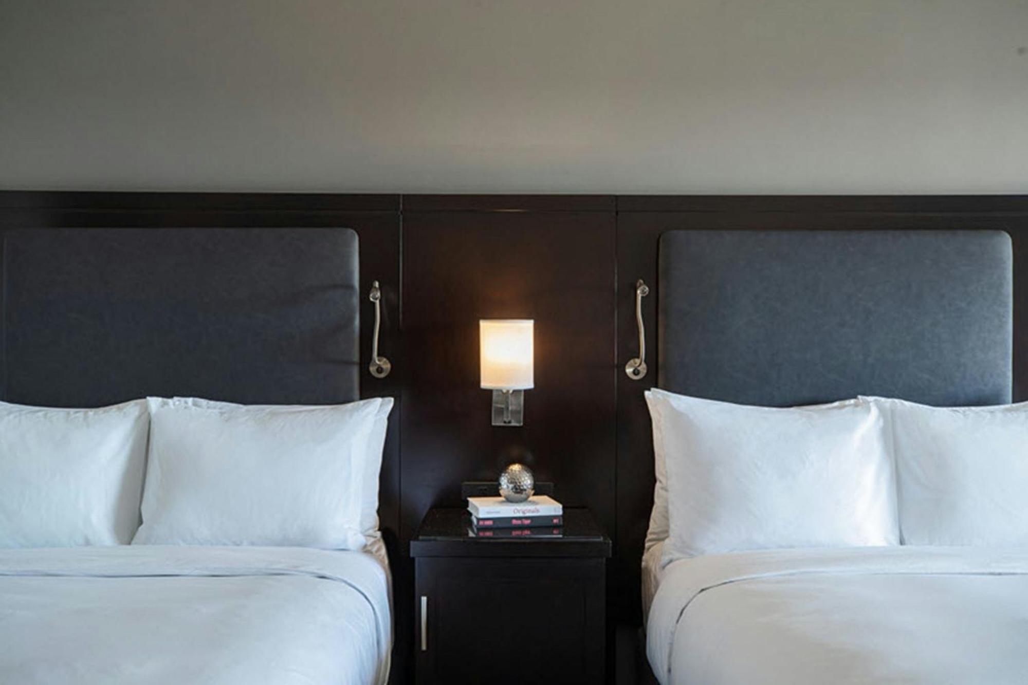 The Baronette Renaissance Detroit-Novi Hotel Экстерьер фото