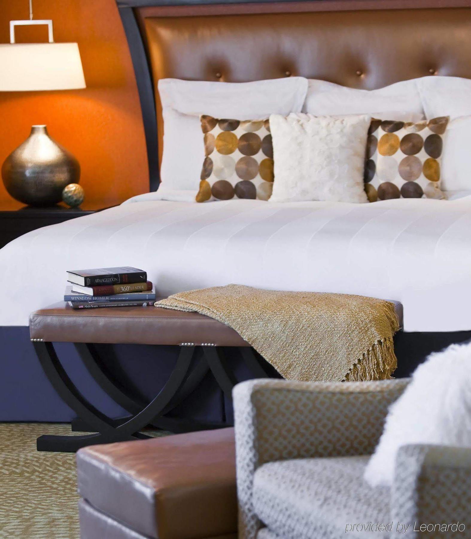 The Baronette Renaissance Detroit-Novi Hotel Экстерьер фото