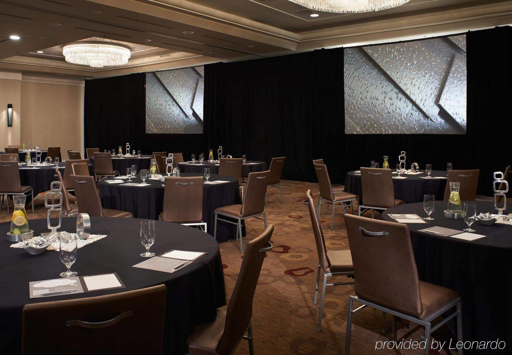 The Baronette Renaissance Detroit-Novi Hotel Экстерьер фото