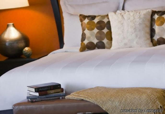 The Baronette Renaissance Detroit-Novi Hotel Экстерьер фото